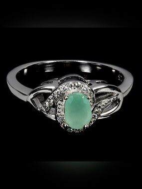 Stunning Genuine Emerald 6x4mm oval with zircon in 925 Sterling Silver Ring